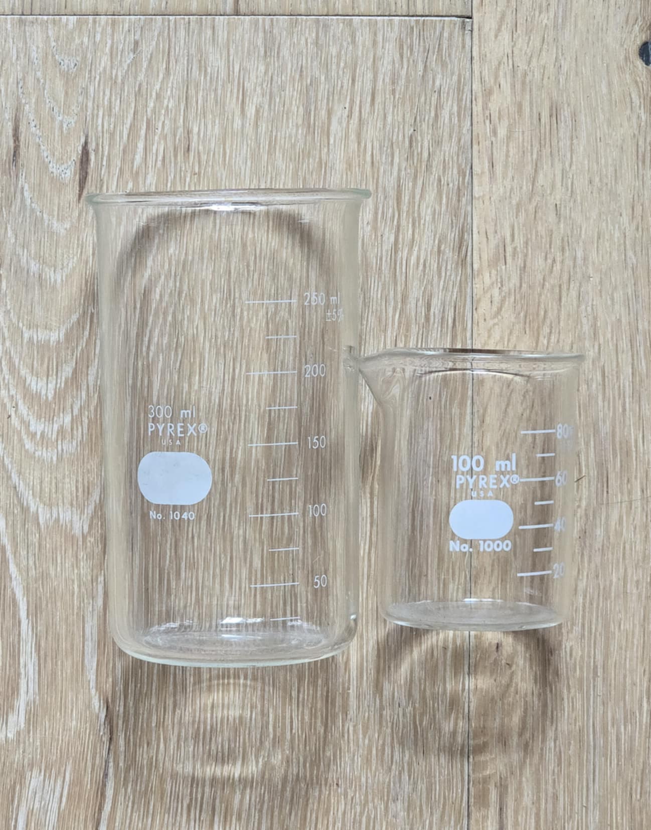 Vintage Pyrex Beakers No.1040, No.1000 - Set