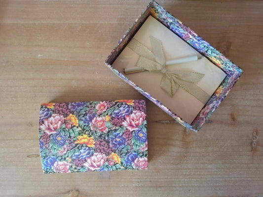 Floral stationary box, paper and pen unopened